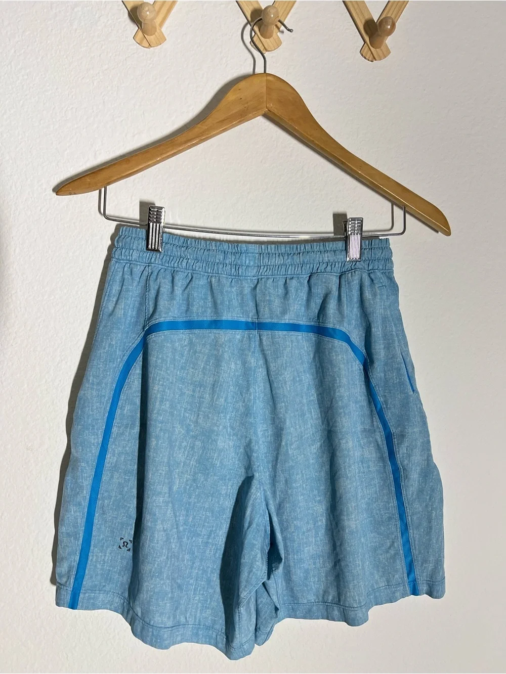 LULULEMON • men’s pace breaker shorts in baby blue